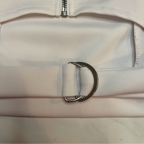 Cut Out Belt Back White Crop Top - Picture 6 of 8